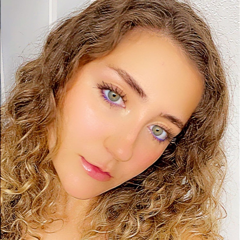 Meet your Posher, Alexi